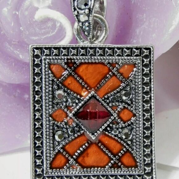 Beautiful Lia Sophia "LATTICE" Pendant/Slide, Cut Crystals, NWOT - Picture 3 of 8
